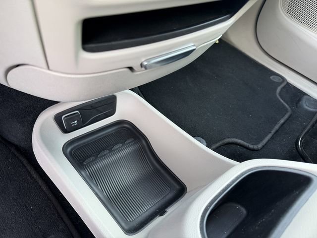 Used 2023 Chrysler Pacifica Touring-L image 21