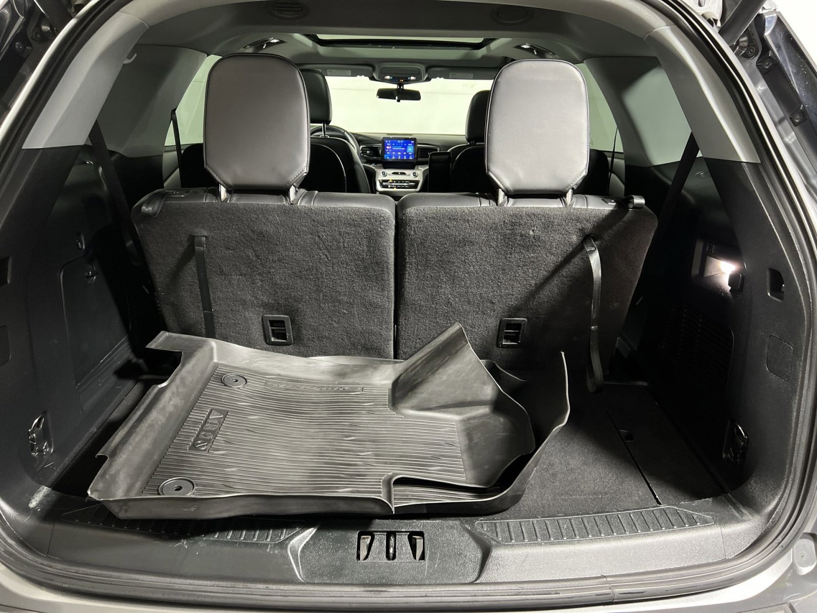 Used 2022 Ford Explorer XLT w/ Equipment Group 202A image 27