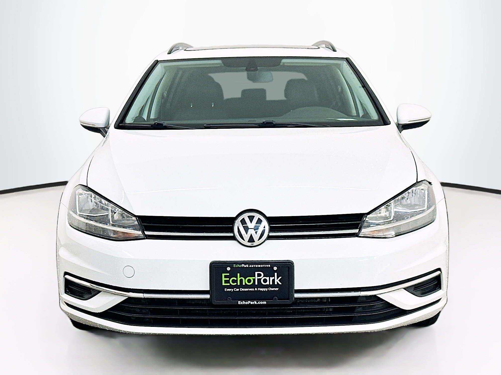 Used 2018 Volkswagen Golf SE FWD image 2