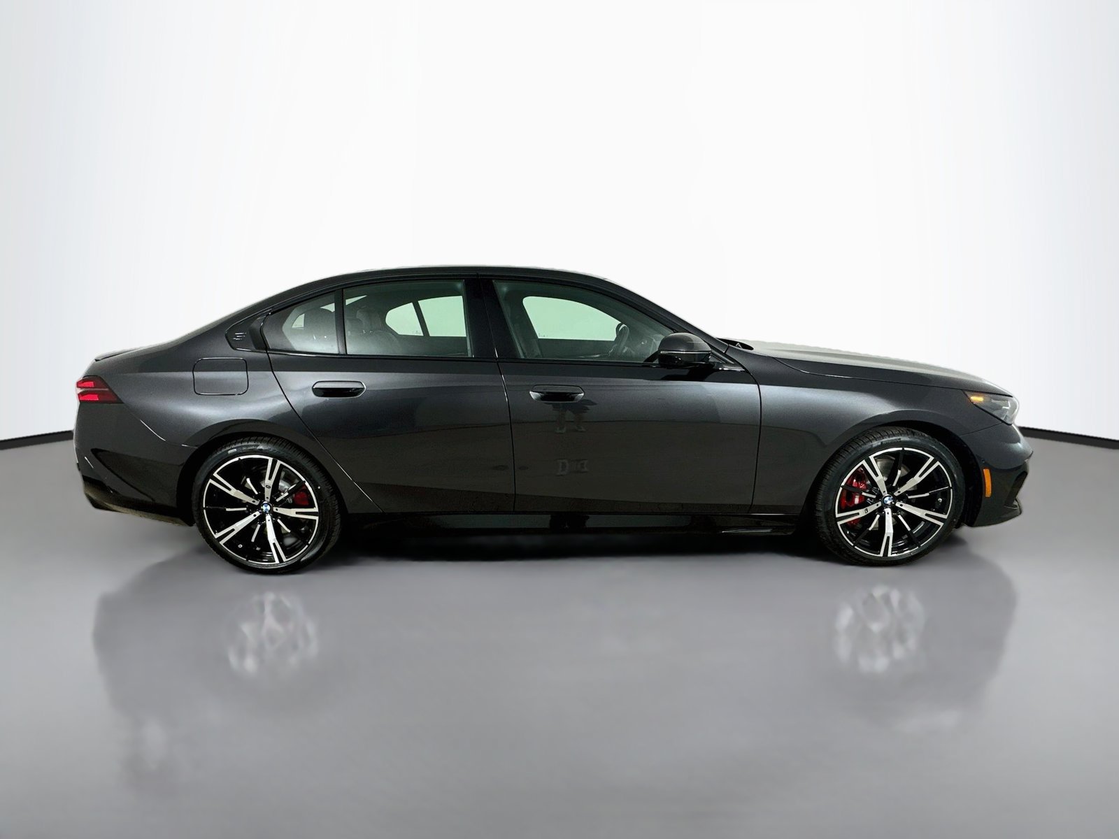 New 2027 BMW 550e xDrive AWD/4WD image 4