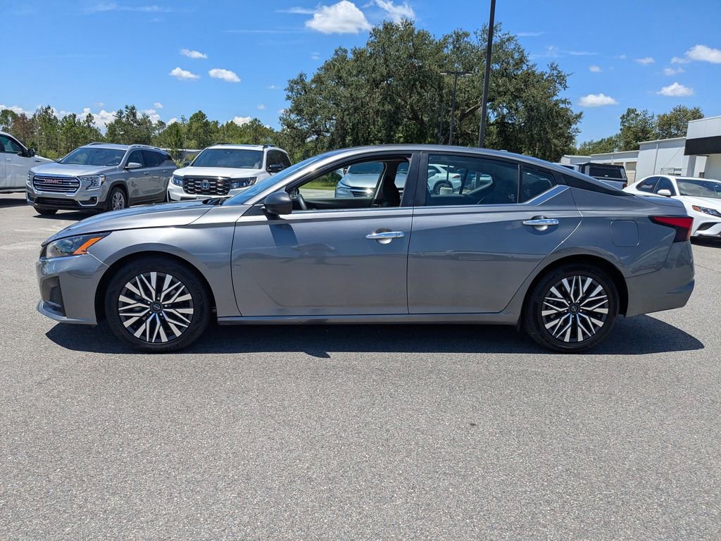 Used 2024 Nissan Altima 2.5 SV FWD image 7