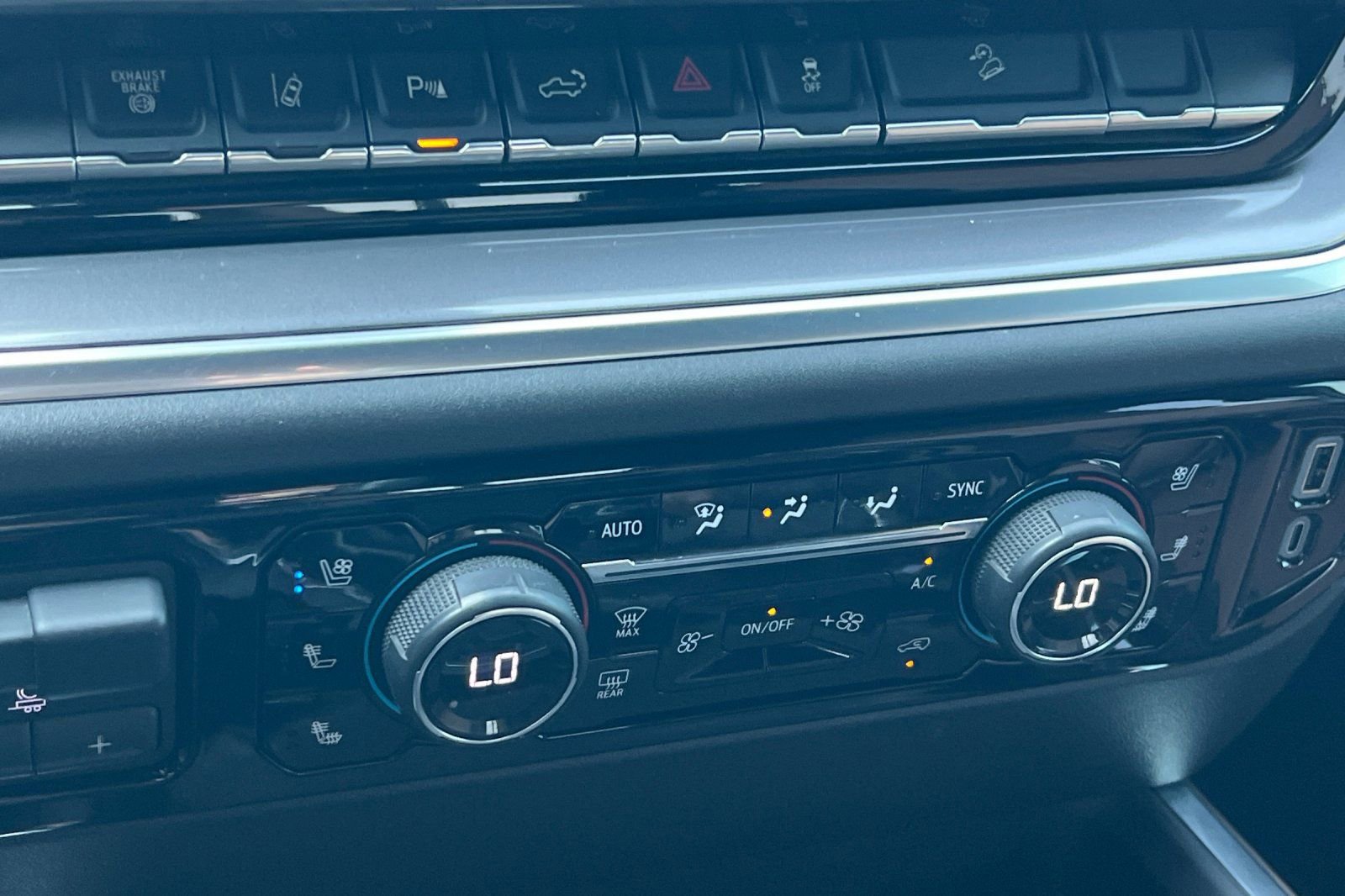 Used 2024 Chevrolet Silverado 2500 High Country w/ Technology Package image 20