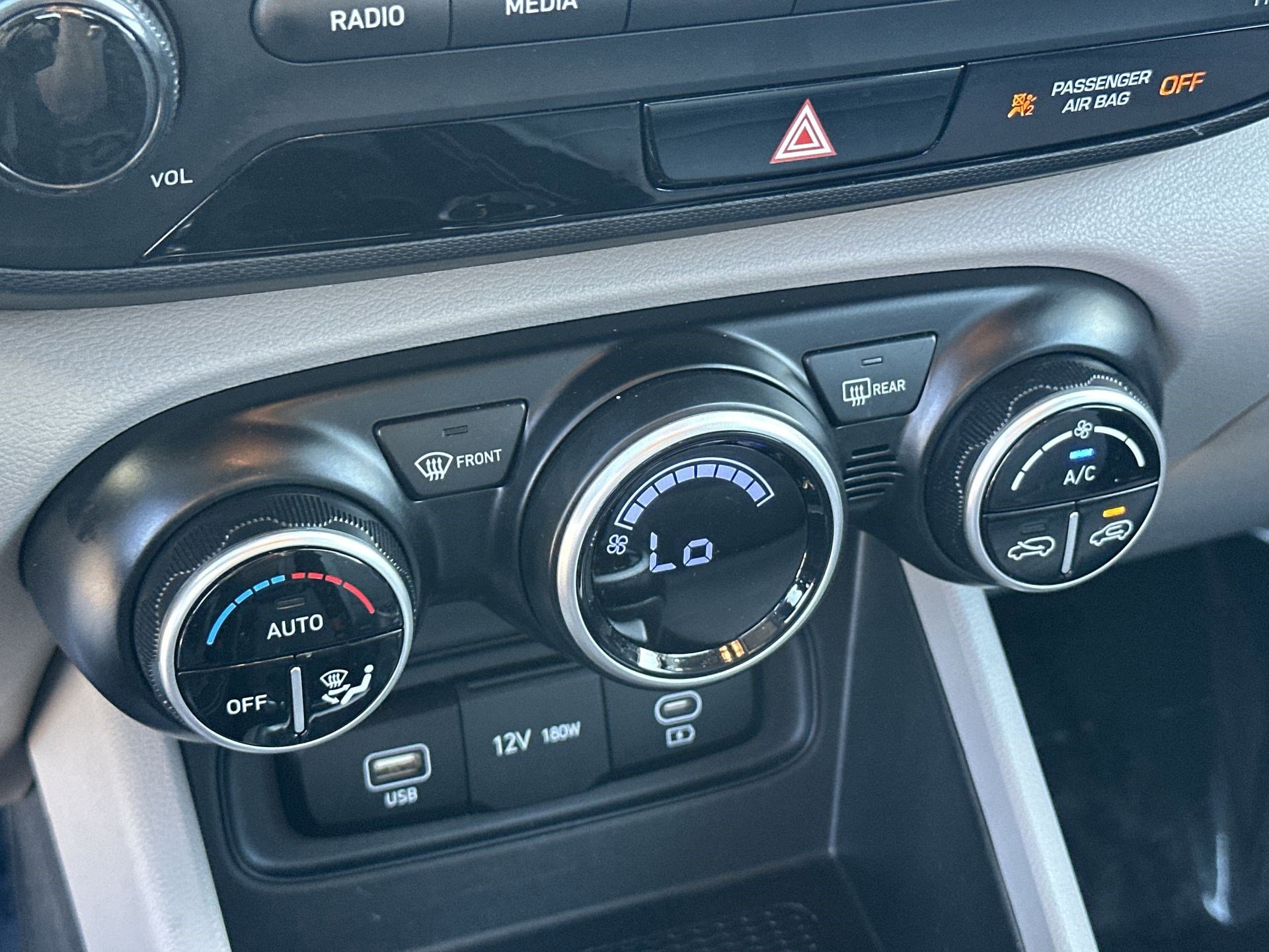 Used 2024 Hyundai Venue SEL image 17