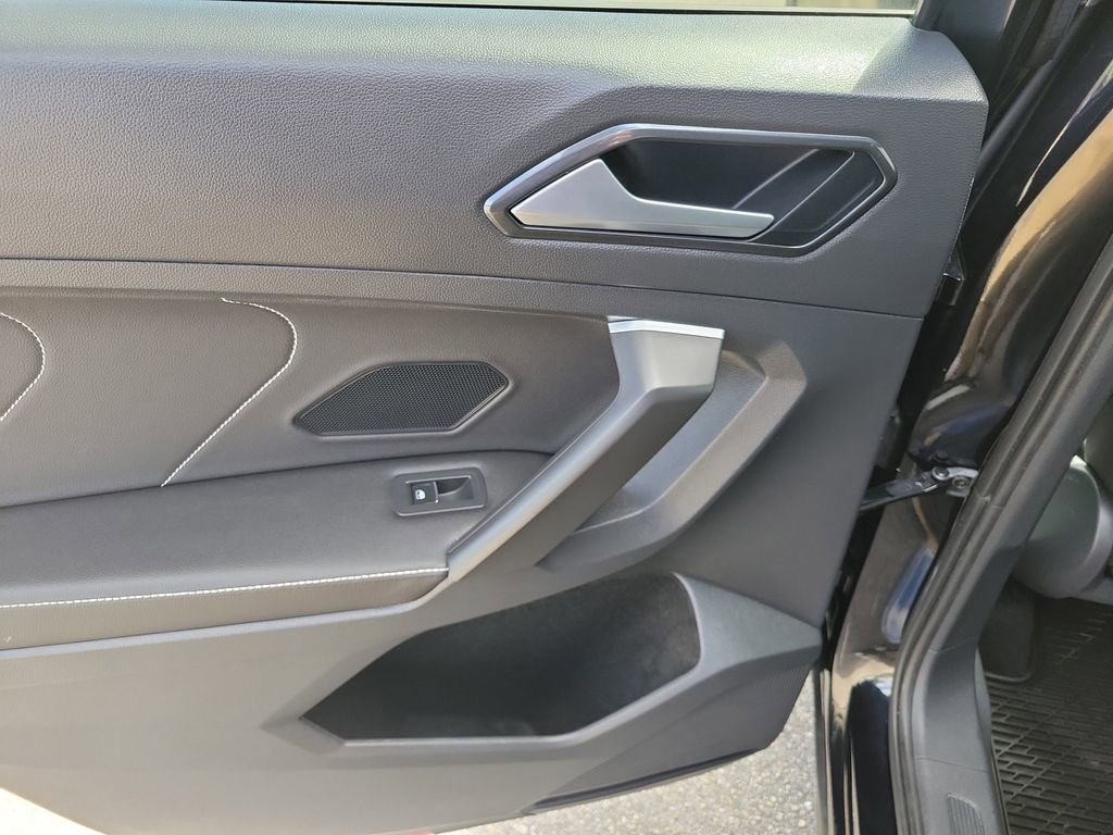 Used 2022 Volkswagen Tiguan SE R-Line image 14