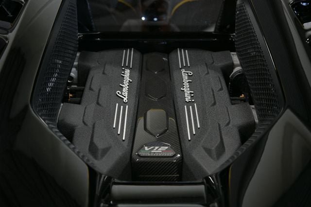 Used 2024 Lamborghini Revuelto AWD/4WD image 28