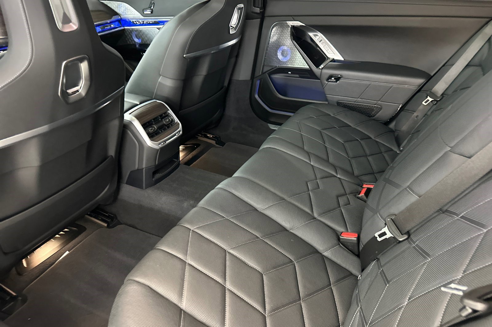 Certified 2023 BMW i7 xDrive60 w/ Executive Package 2 AWD/4WD image 27