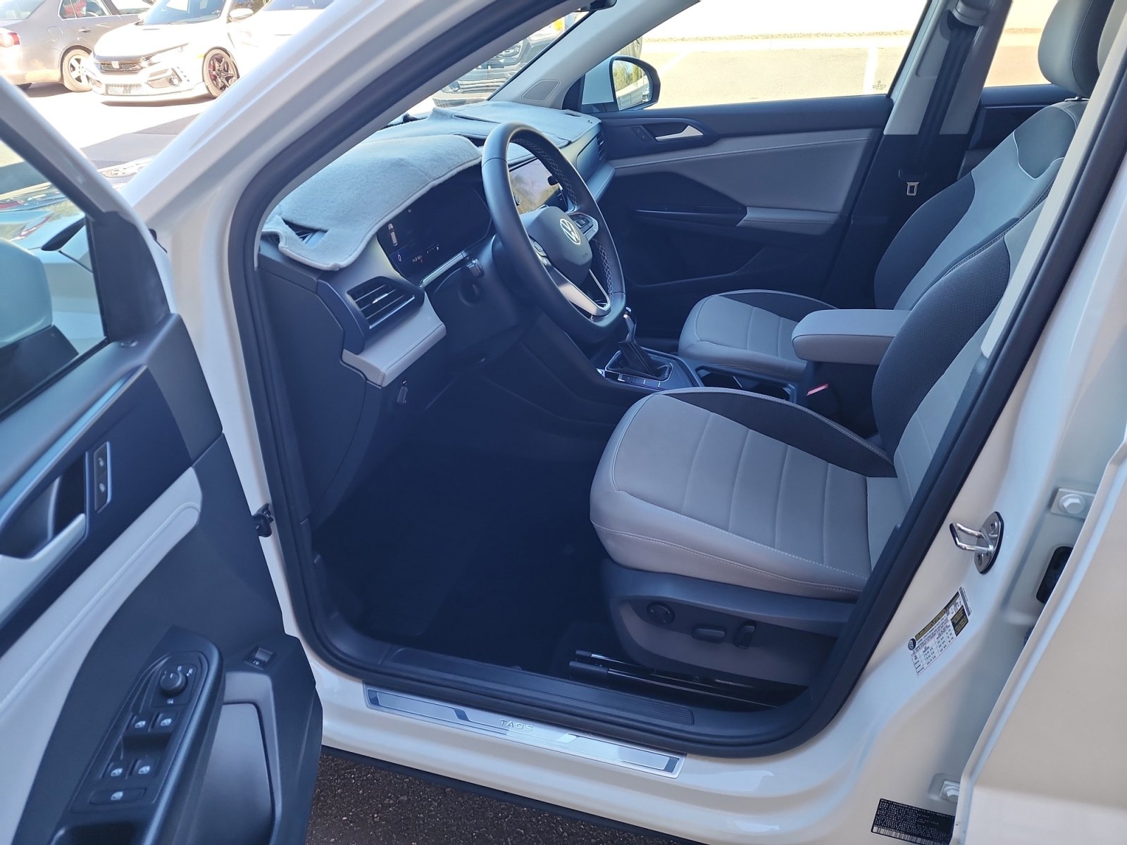 Certified 2024 Volkswagen Taos SE image 14