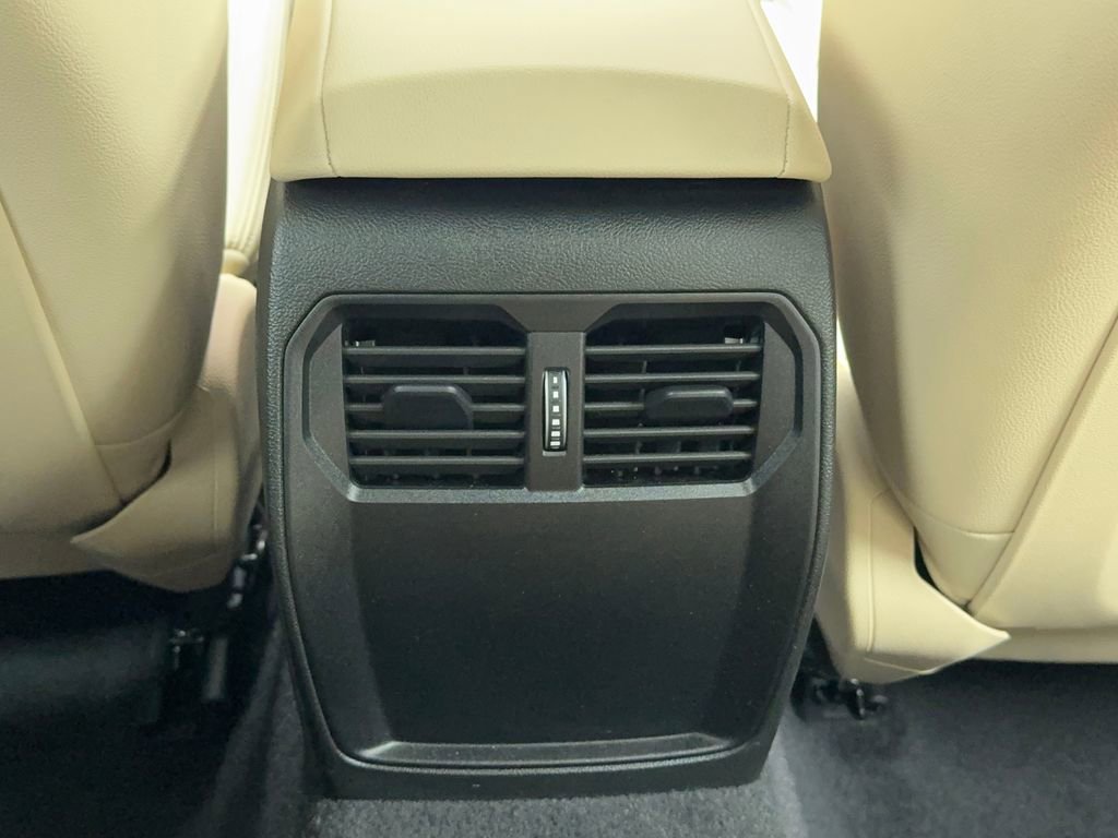 Used 2025 BMW 230i xDrive Coupe image 23