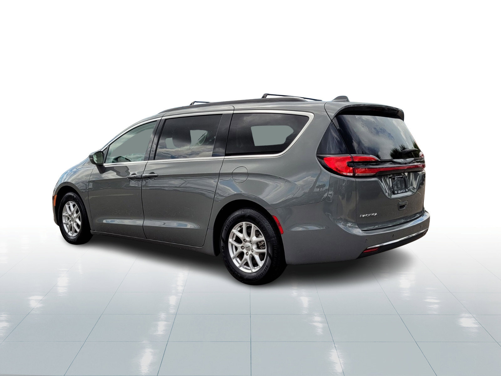 Used 2022 Chrysler Pacifica Touring-L image 4
