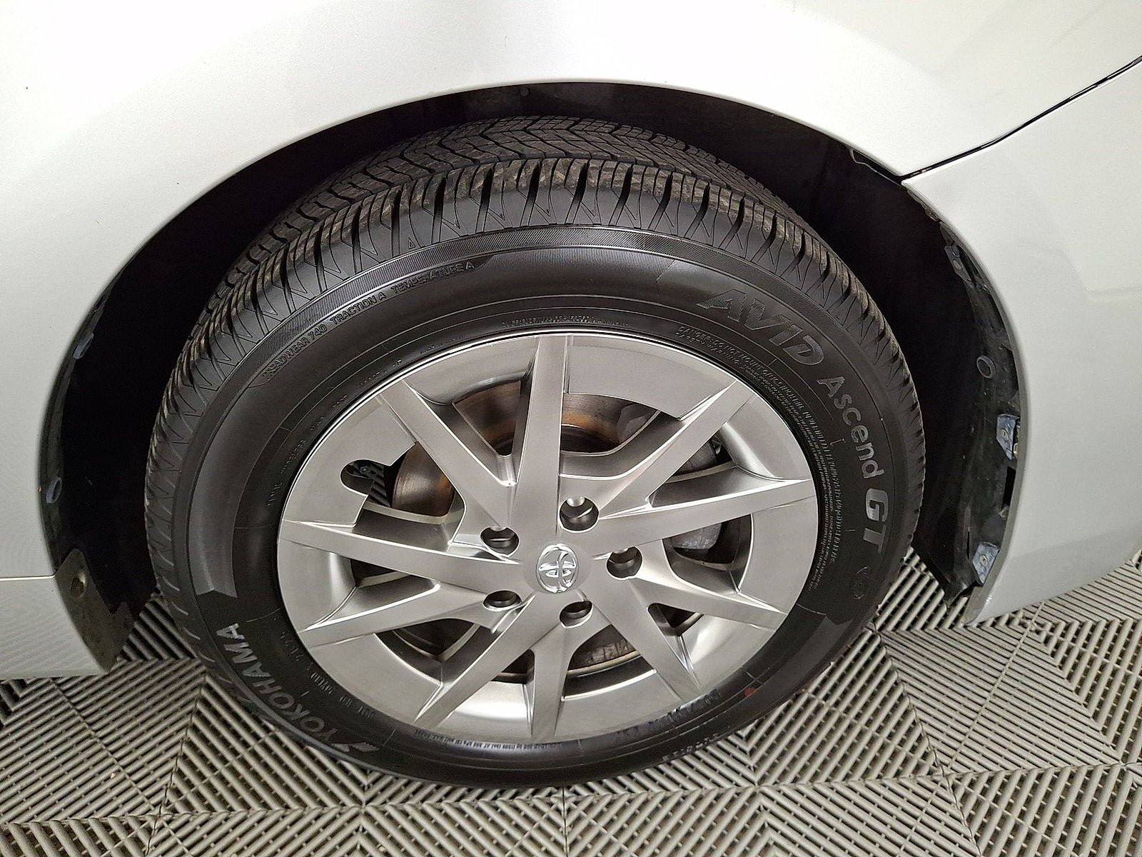 Used 2017 Toyota Prius V Four w/ Carpet Mat Package FWD image 19