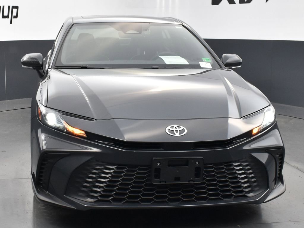 Used 2025 Toyota Camry SE w/ Convenience Package image 8