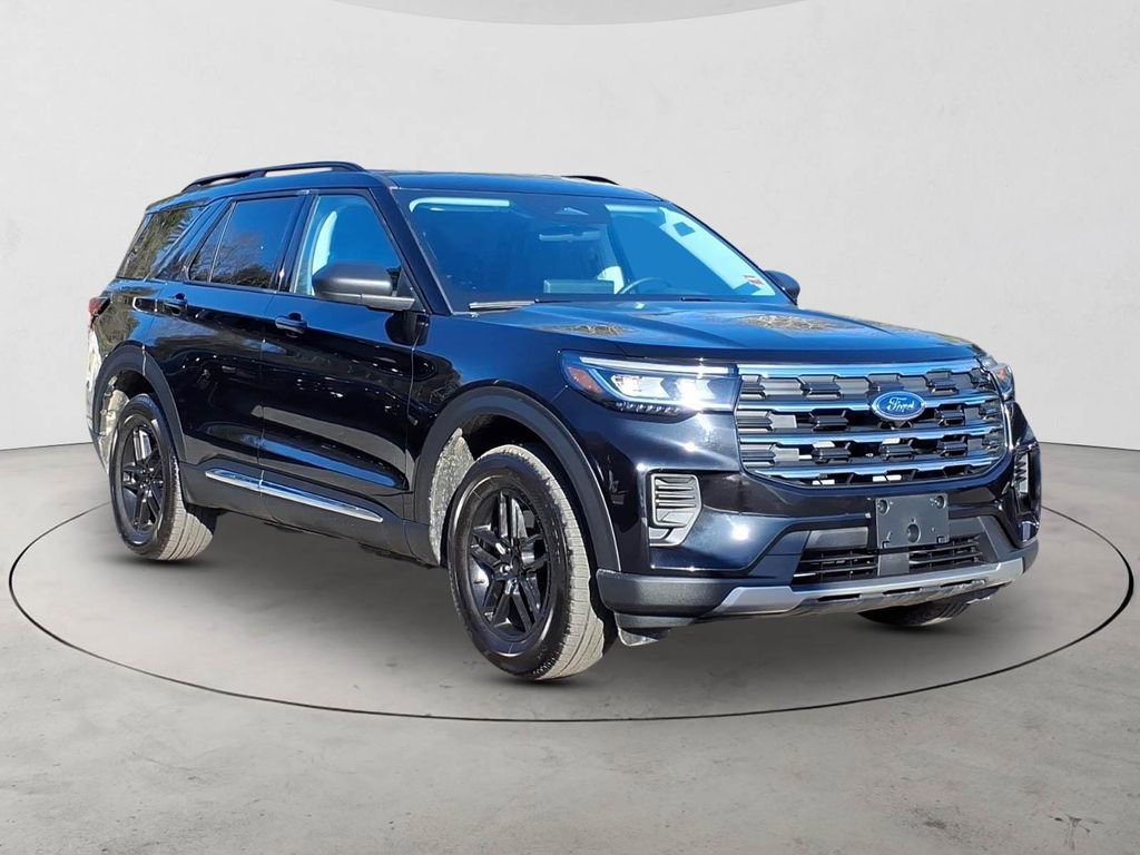 Used 2025 Ford Explorer Active image 3