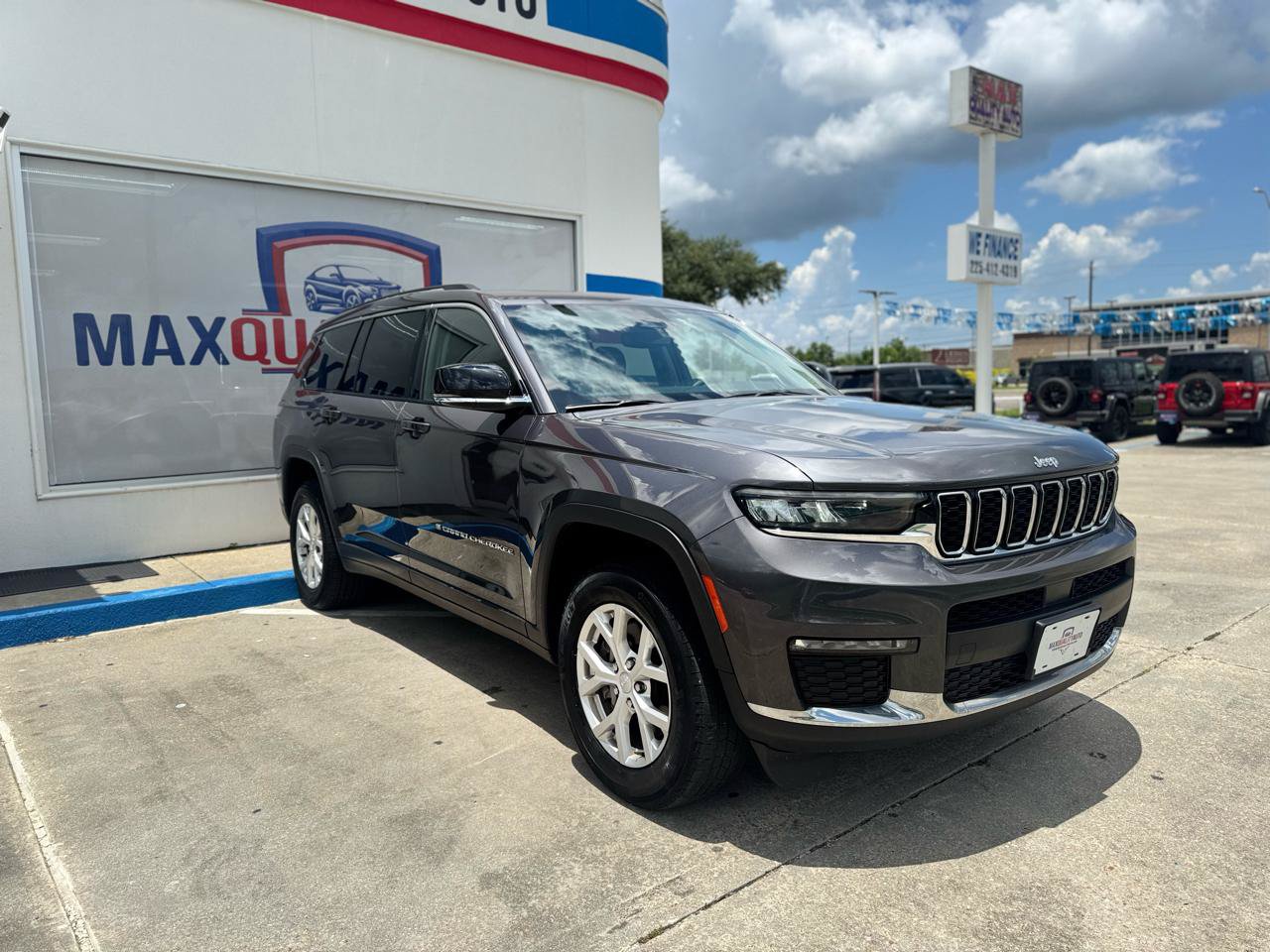 Used 2023 Jeep Grand Cherokee L Limited AWD/4WD image 15