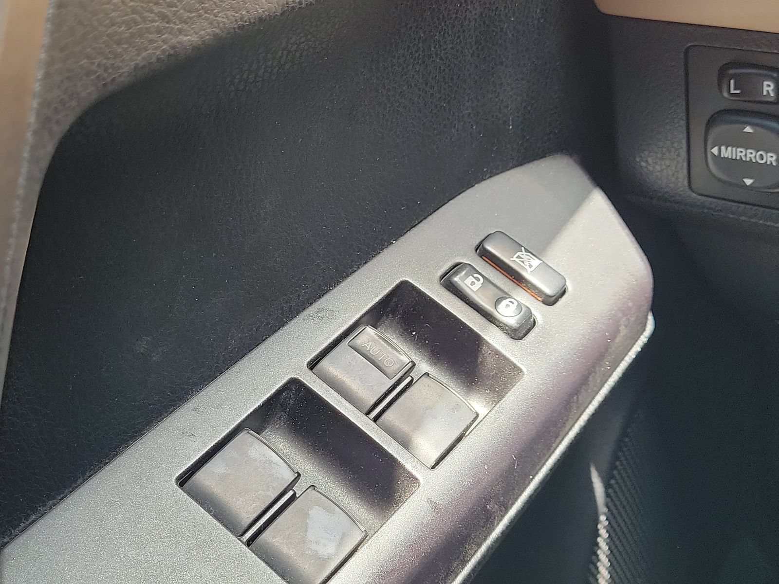 Used 2018 Toyota RAV4 XLE FWD image 18