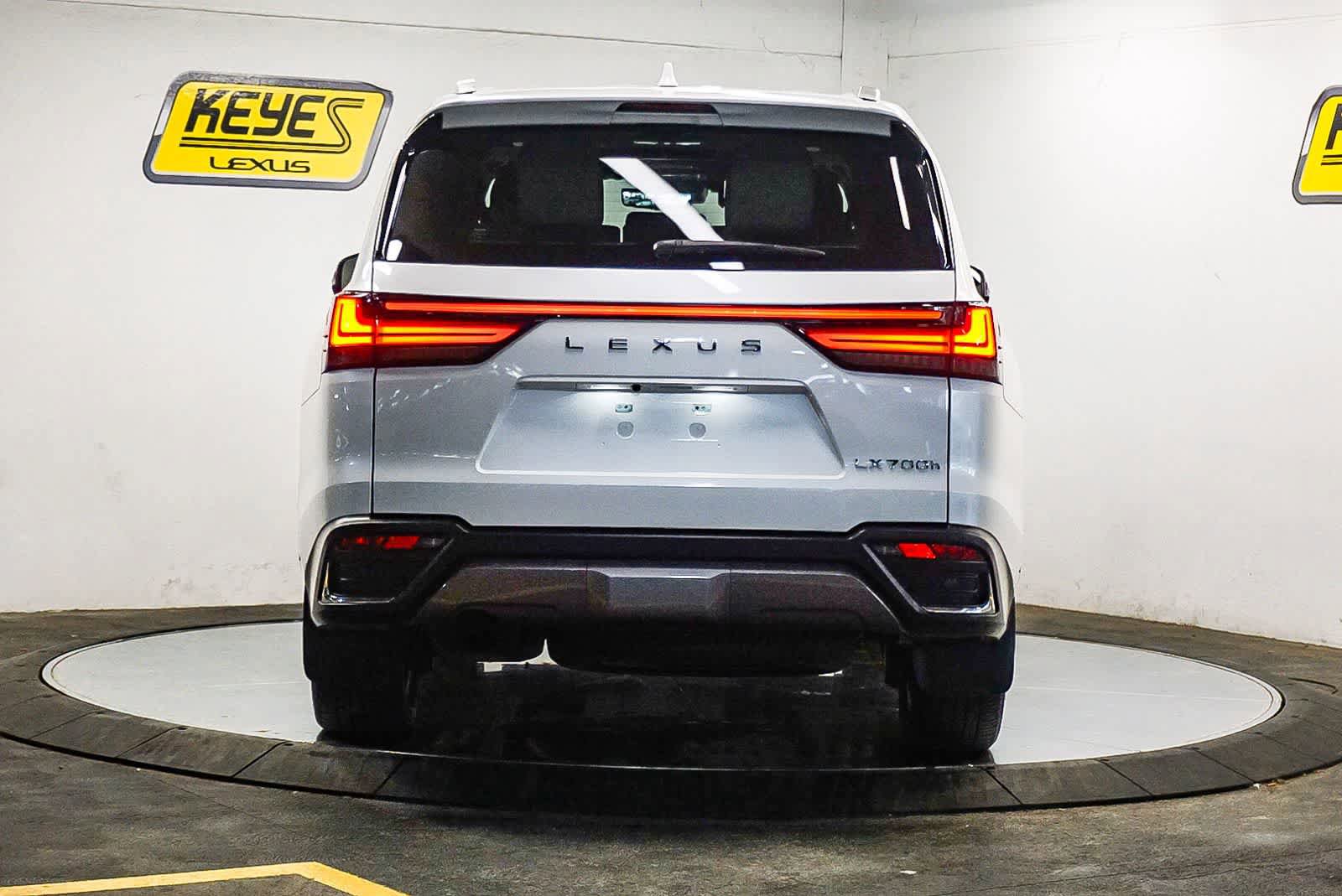 Certified 2025 Lexus LX 700h Luxury AWD/4WD image 3