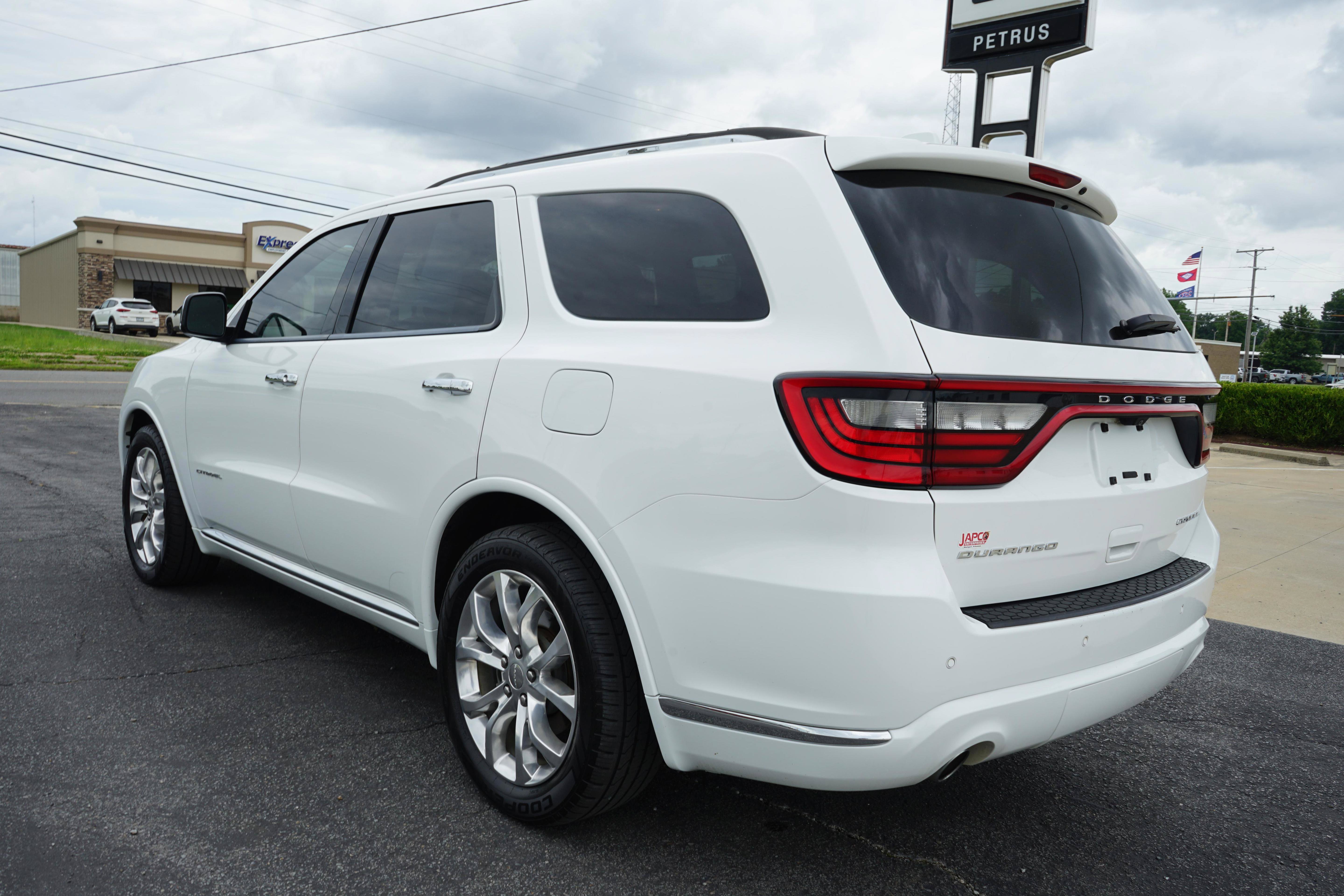 Used 2017 Dodge Durango Citadel w/ Premium Entertainment Group RWD image 3
