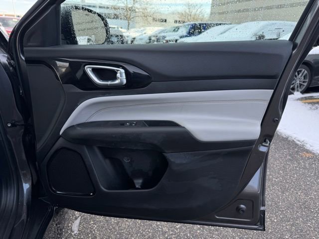 Certified 2023 Jeep Compass Limited w/ Mopar Graphics Package image 14