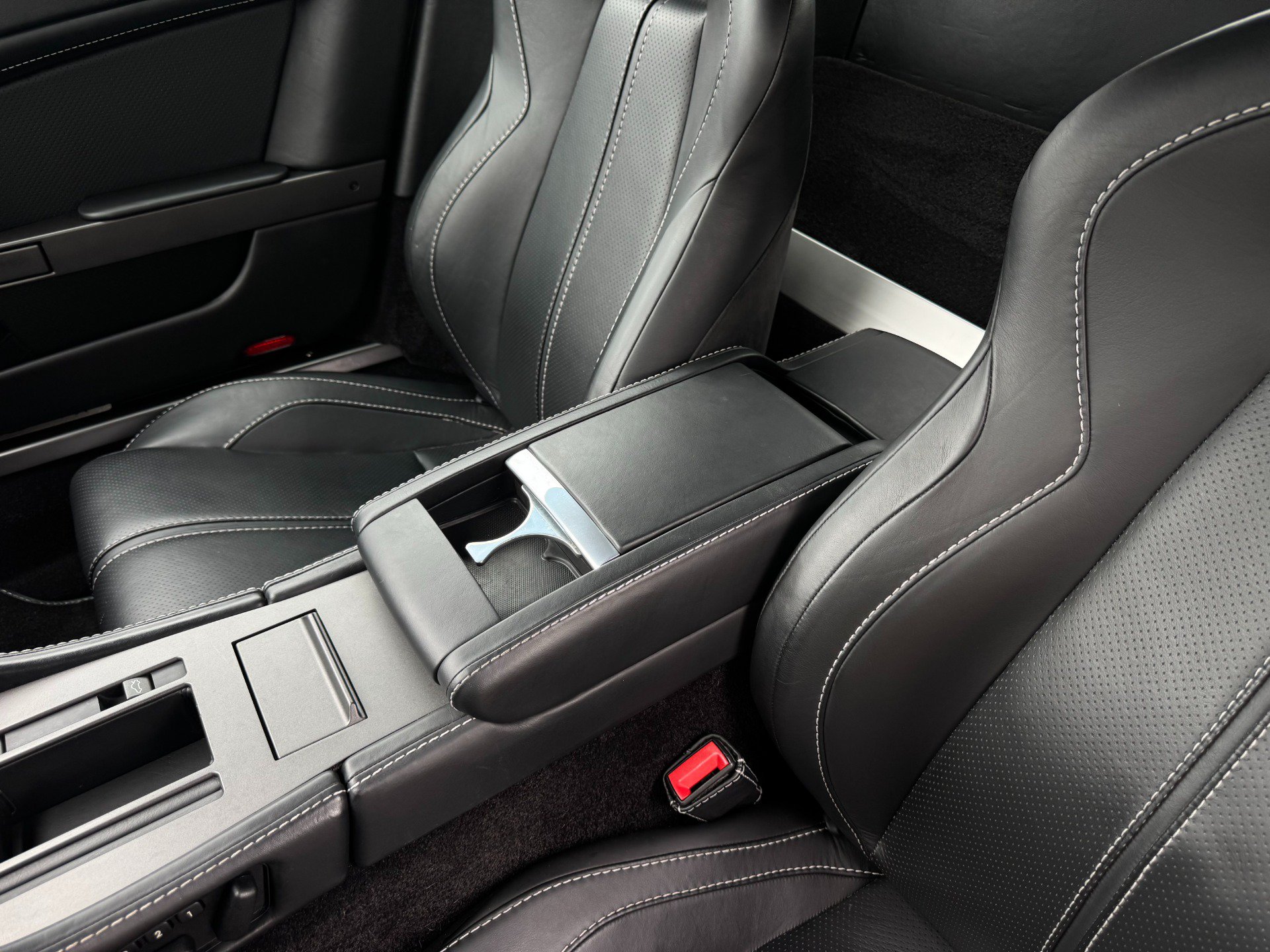 Used 2015 Aston Martin V8 Vantage GT RWD image 62
