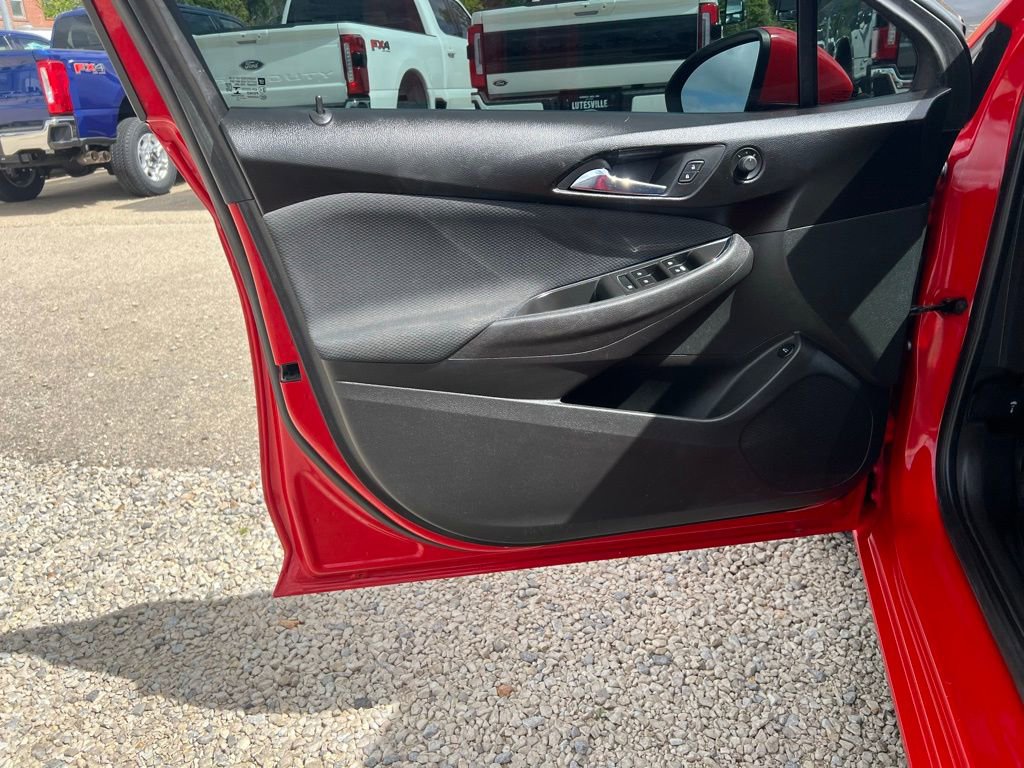 Used 2017 Chevrolet Cruze LS FWD image 11