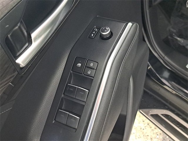 Used 2024 Toyota Highlander Limited image 23