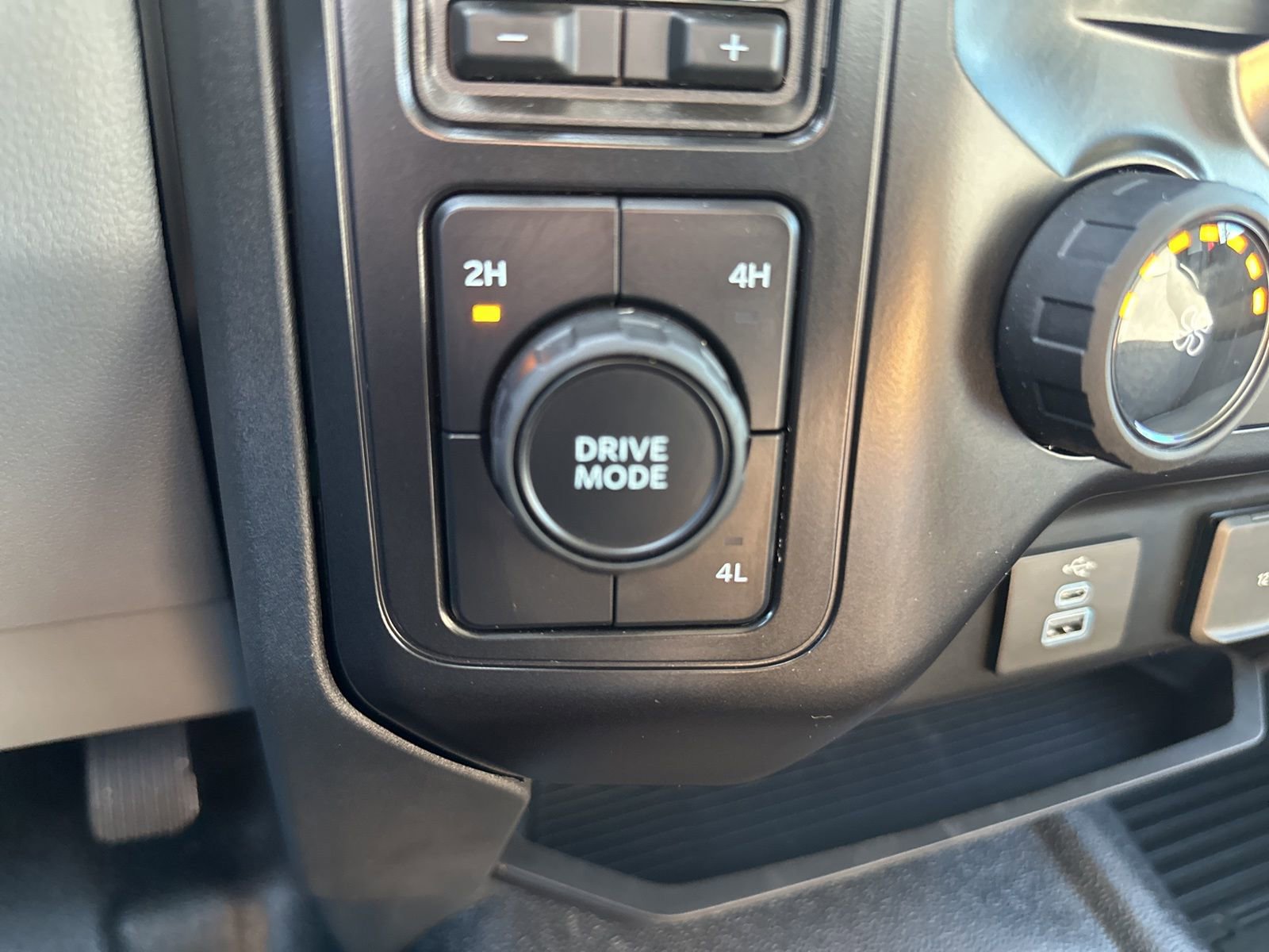 New 2026 Ford F550 4x4 Regular Cab Super Duty image 26