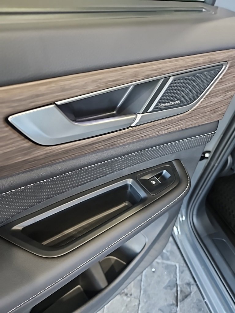 New 2026 Volkswagen Atlas SEL Premium R-Line image 23