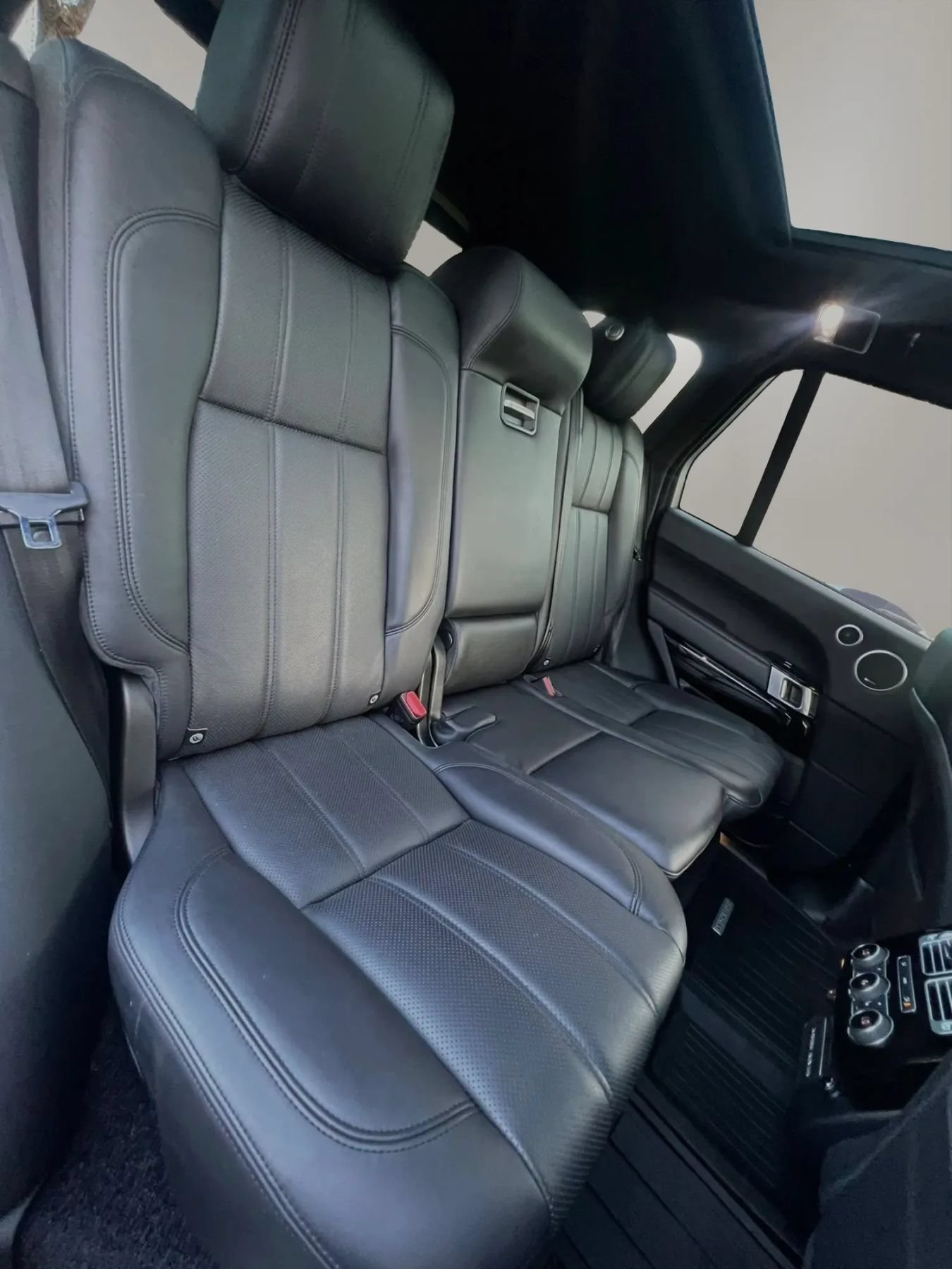 Used 2017 Land Rover Range Rover Supercharged AWD/4WD image 26