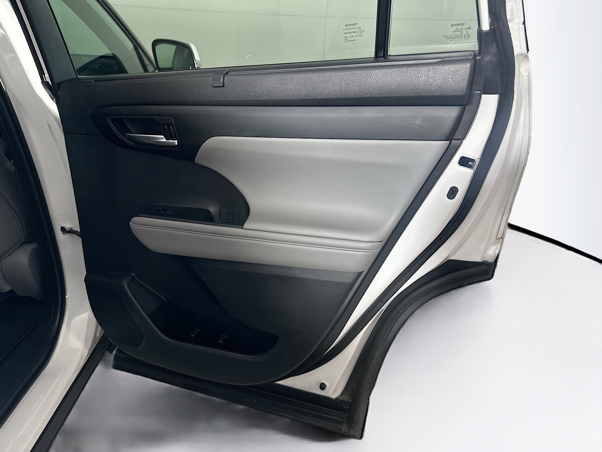 Used 2022 Toyota Highlander XLE image 34