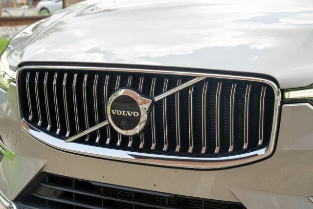 Used 2022 Volvo XC60 B5 Inscription w/ Advanced Package AWD/4WD image 16