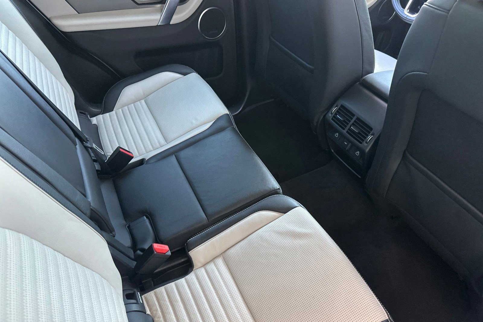 Certified 2022 Land Rover Discovery Sport S R-Dynamic AWD/4WD image 32