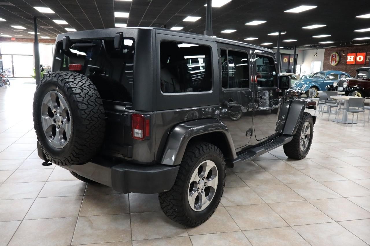 Used 2018 Jeep Wrangler Unlimited Sahara w/ Connectivity Group AWD/4WD image 6