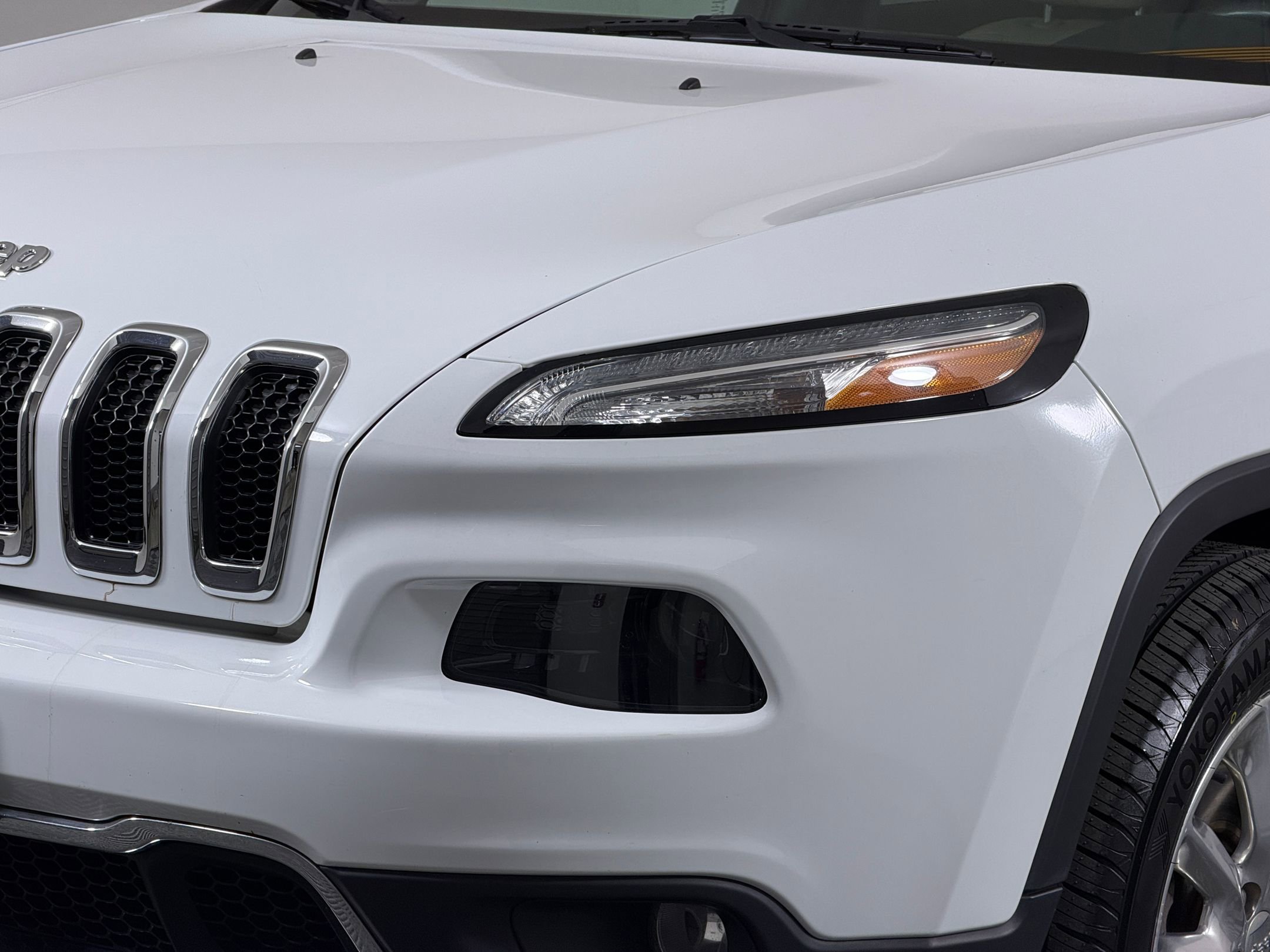 Used 2016 Jeep Cherokee Limited w/ Luxury Group image 13