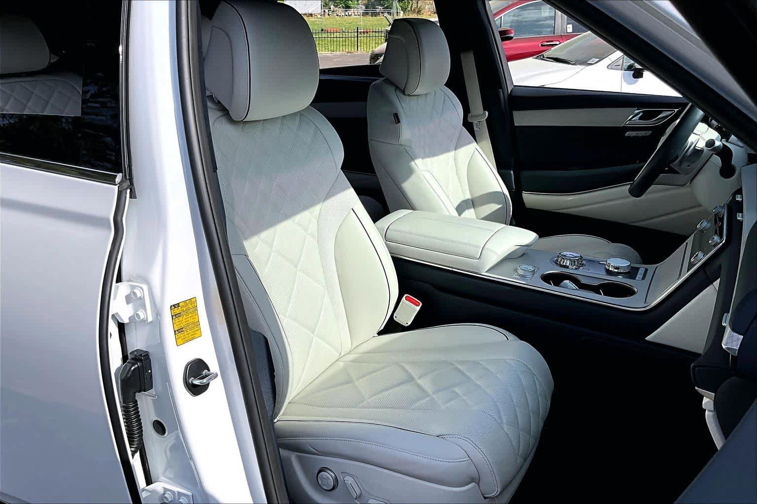 Used 2025 Genesis GV80 3.5T Prestige image 9