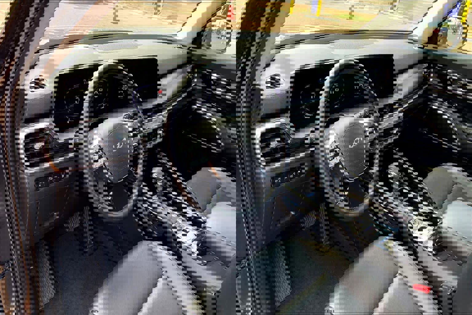 Used 2025 Kia Telluride S image 16