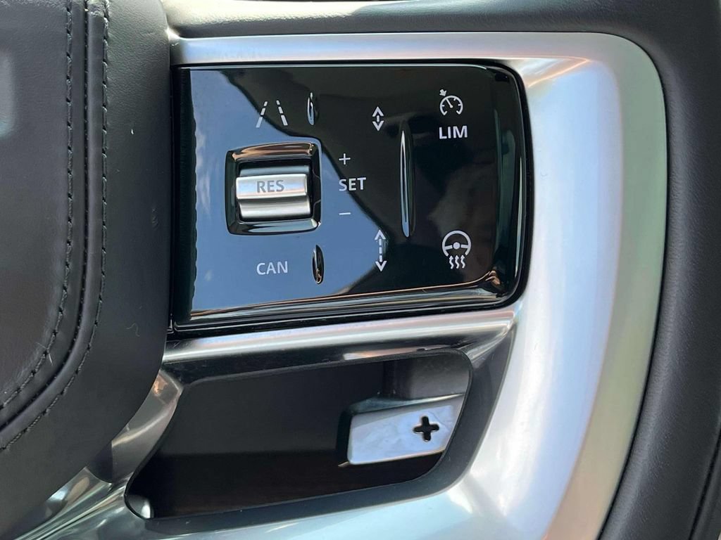 Certified 2025 Land Rover Range Rover SE AWD/4WD image 31