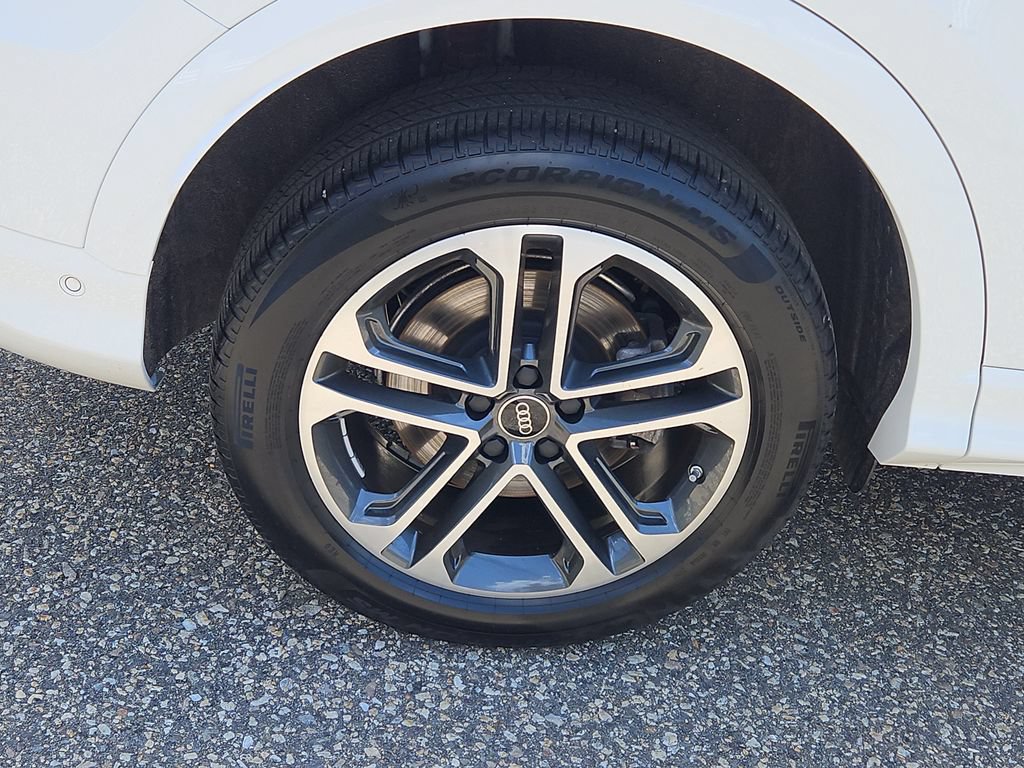Certified 2025 Audi Q5 Premium w/ Convenience Package AWD/4WD image 8