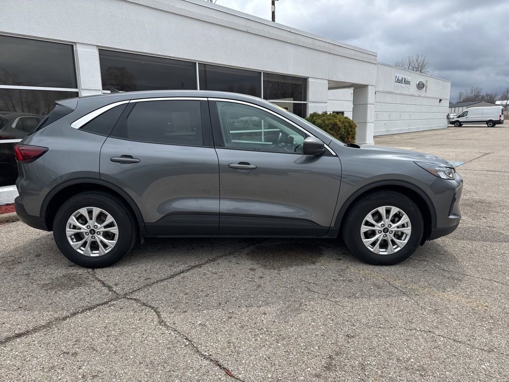 Used 2023 Ford Escape Active w/ Tech Pack #1 AWD/4WD image 2