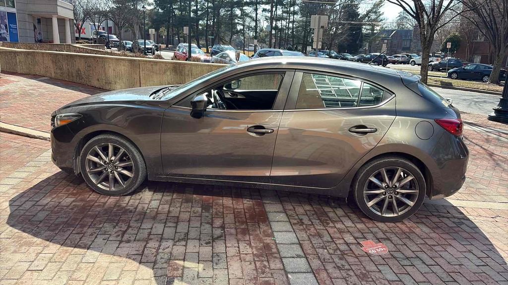 Used 2018 MAZDA MAZDA3 Touring image 4