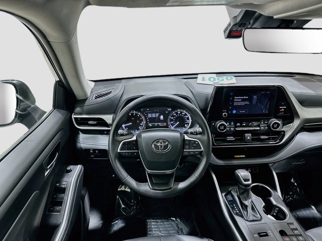 Used 2024 Toyota Highlander XLE FWD image 22