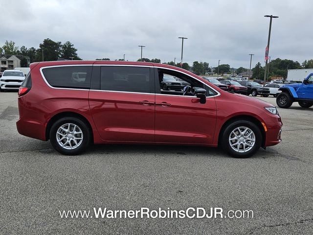 New 2026 Chrysler Pacifica Select image 15