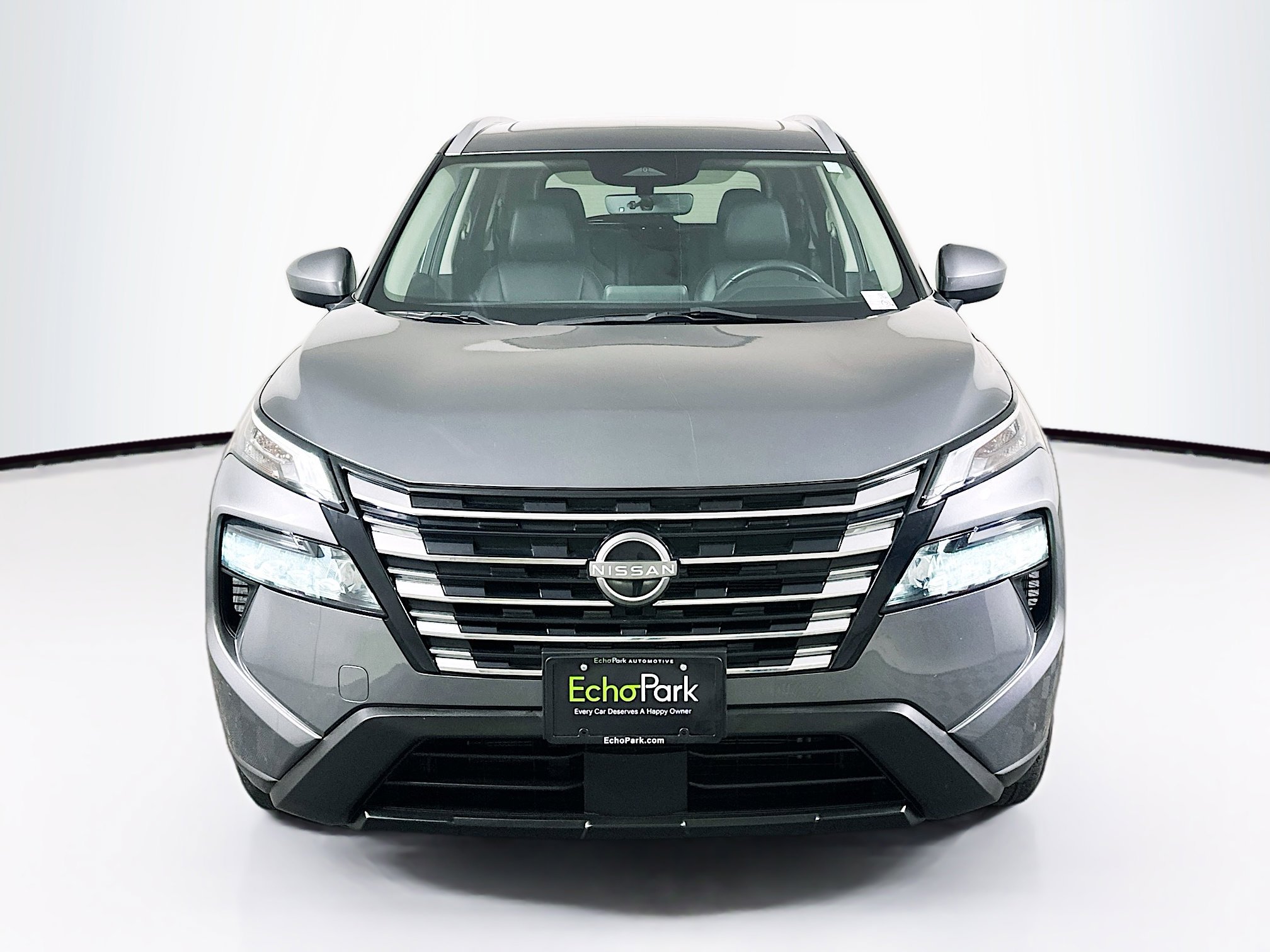 Used 2024 Nissan Rogue SV w/ SV Premium Package image 2