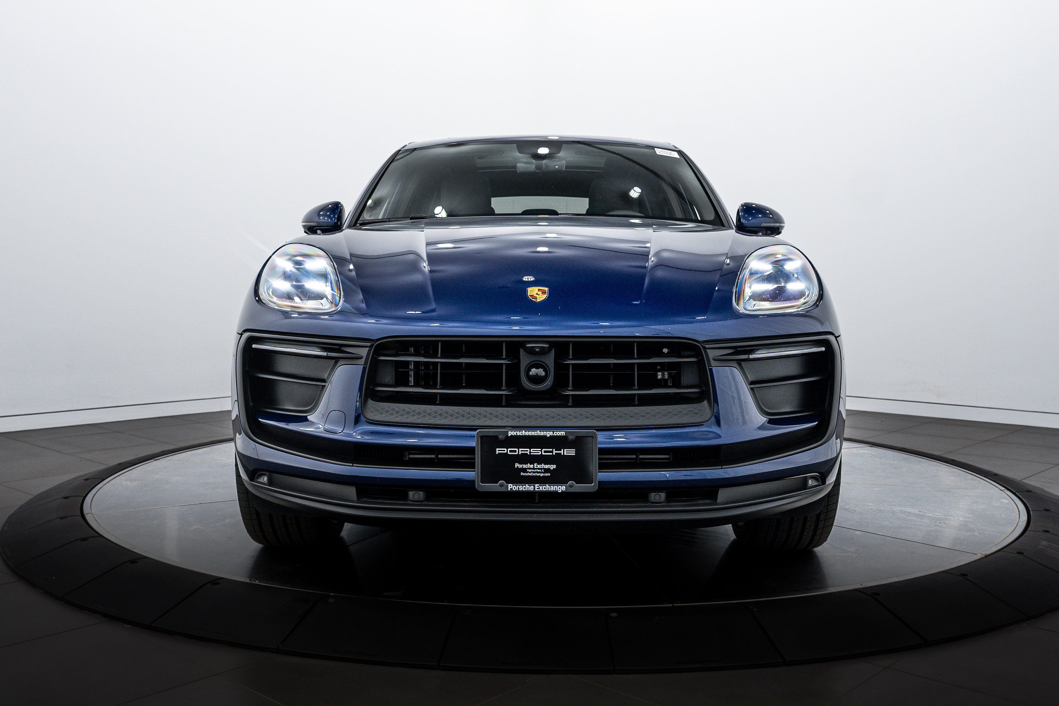 Certified 2025 Porsche Macan image 10