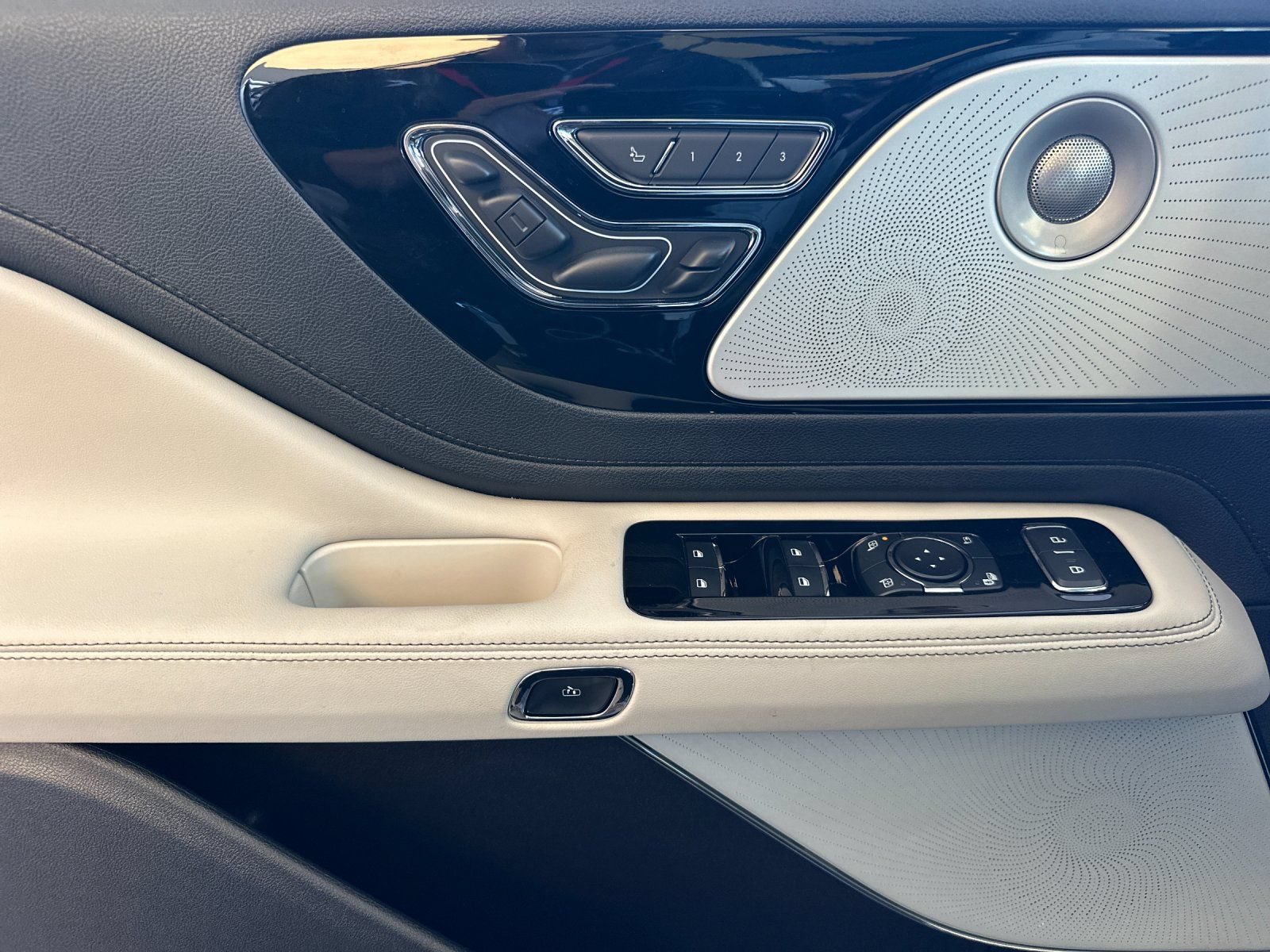 New 2026 Lincoln Aviator Reserve AWD/4WD image 10