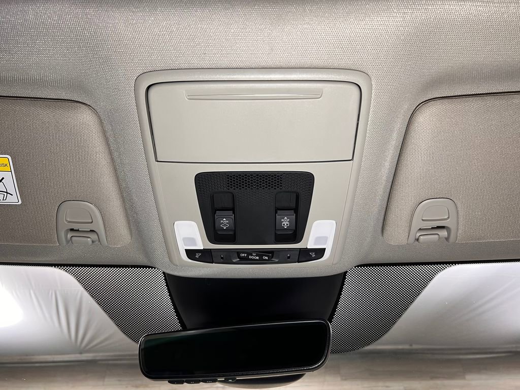 Used 2025 Honda Pilot Touring image 16