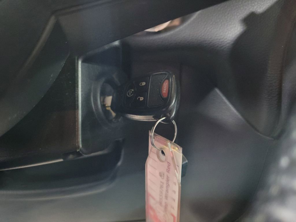 Used 2017 Jeep Wrangler Unlimited Rubicon w/ Connectivity Group image 16