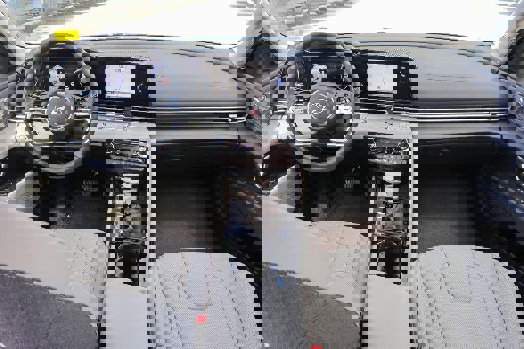 New 2026 Hyundai Elantra Limited image 6