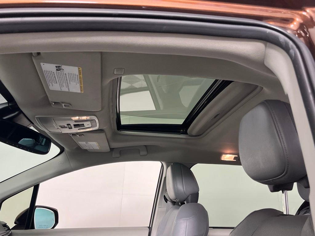 Used 2024 Toyota Sienna Limited image 19