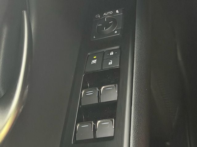 Used 2024 Lexus UX 250h F Sport FWD image 34