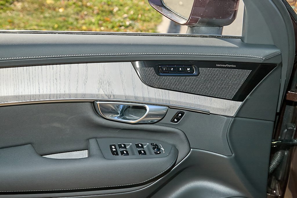 New 2026 Volvo XC90 B5 Ultra w/ Protection Package image 11