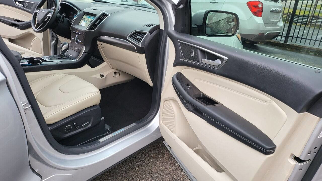 Used 2016 Ford Edge Titanium image 19